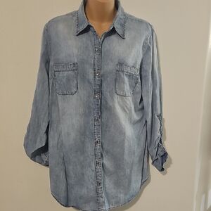 Women's Light Blue Denim Button-Up Shirt XL